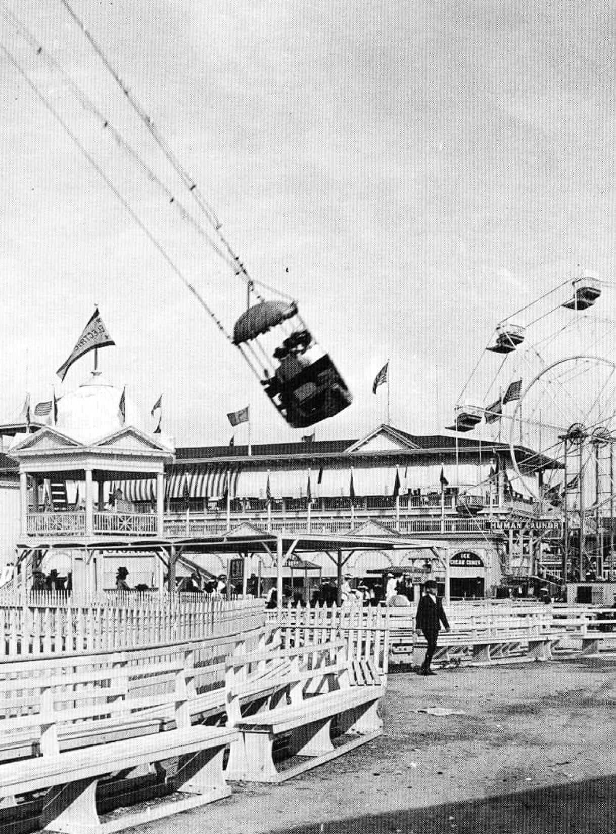 old photo of the pleasure pier history - 1920s